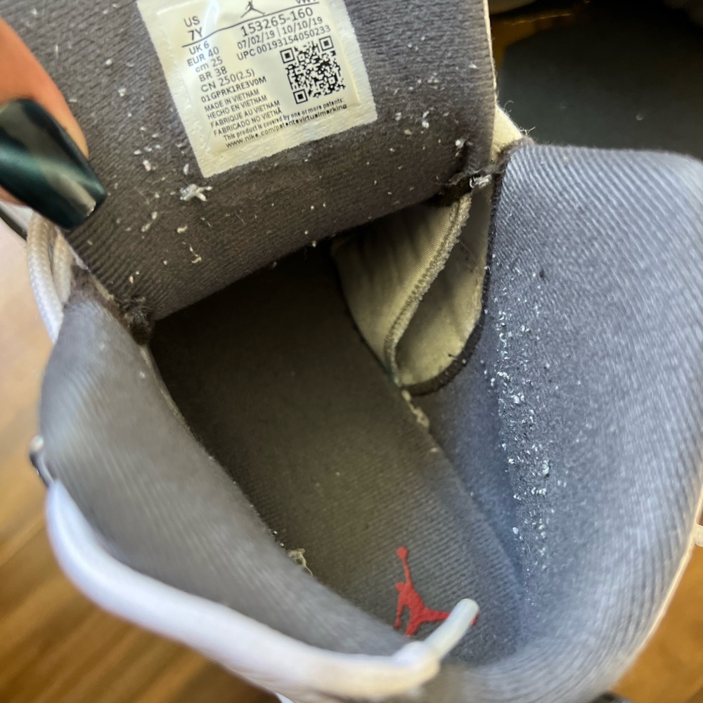 Jordan size 7 - Picture 4 of 7